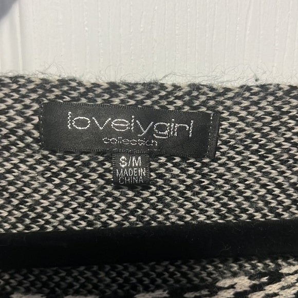 3/$20 lovely girl sweater - Picture 3 of 4